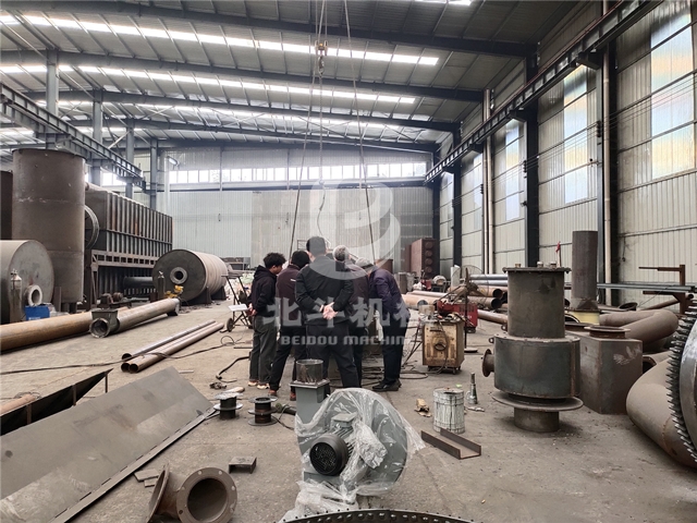 廣東客戶通過(guò)這次考察對(duì)炭化爐有了更深入、更全面地了解