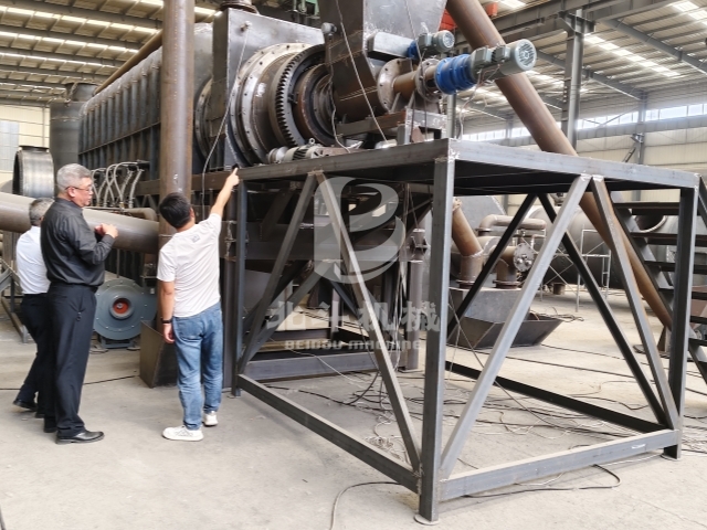 客戶實地考察,深入了解炭化爐生產工藝