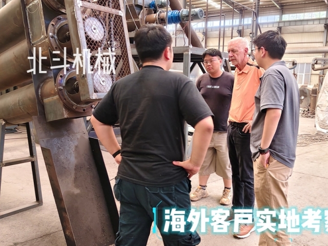 美國采購商考察炭化爐實(shí)拍紀(jì)錄